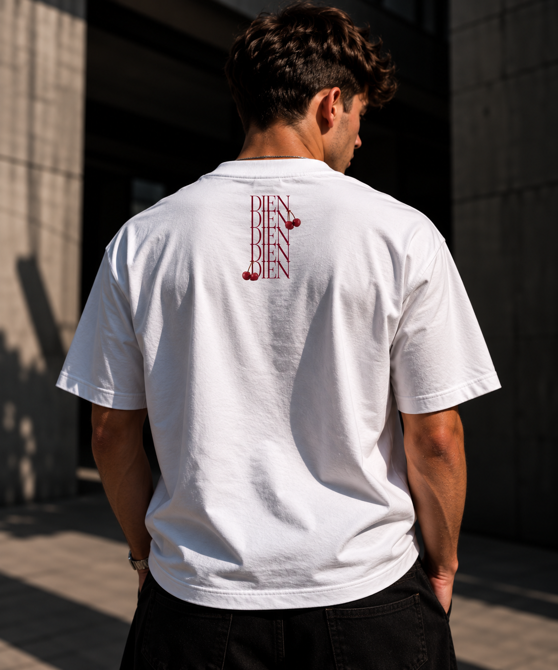 Model, DIEN logo na leđima